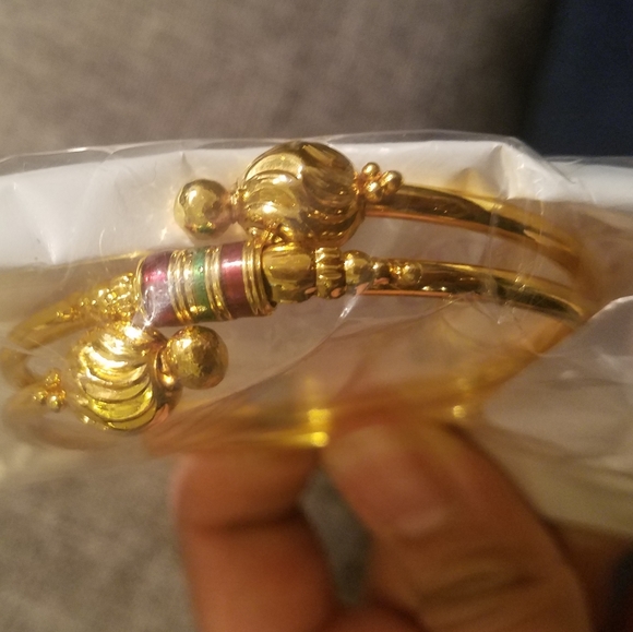 Golden bangles for Indian celebrations - Picture 2 of 2